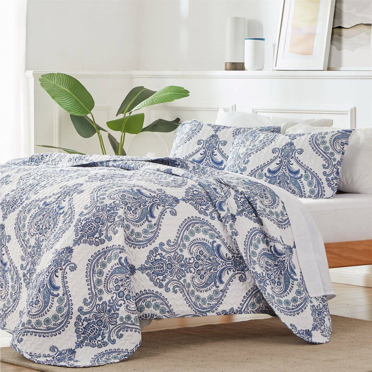 Full/Queen Size Soft Microfiber Reversible Blue/White Baroque Design Quilt Set, photo 5 of 5