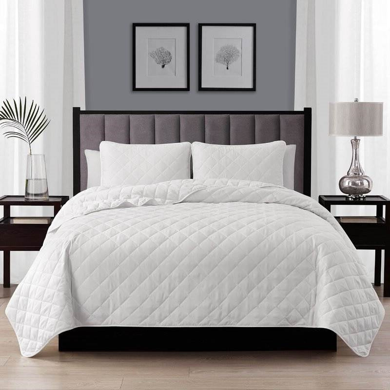 Full/Queen 3-Piece White Polyester Microfiber Diamond Quilted Quilt Set, photo 2 of 3