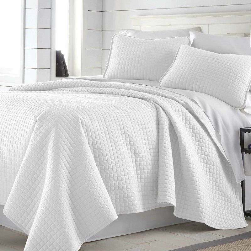 Twin/Twin XL Lightweight White Ultra Soft 2-Piece Microfiber Quilt Set, photo 2 of 4