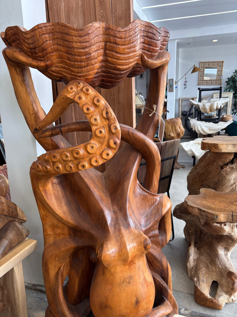 Suar Octopus Sculpture Holding Shell