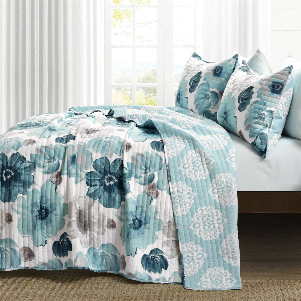 King size Blue Grey Flowers Lightweight Polyester Microfiber Quilt Set, photo 2 of 5