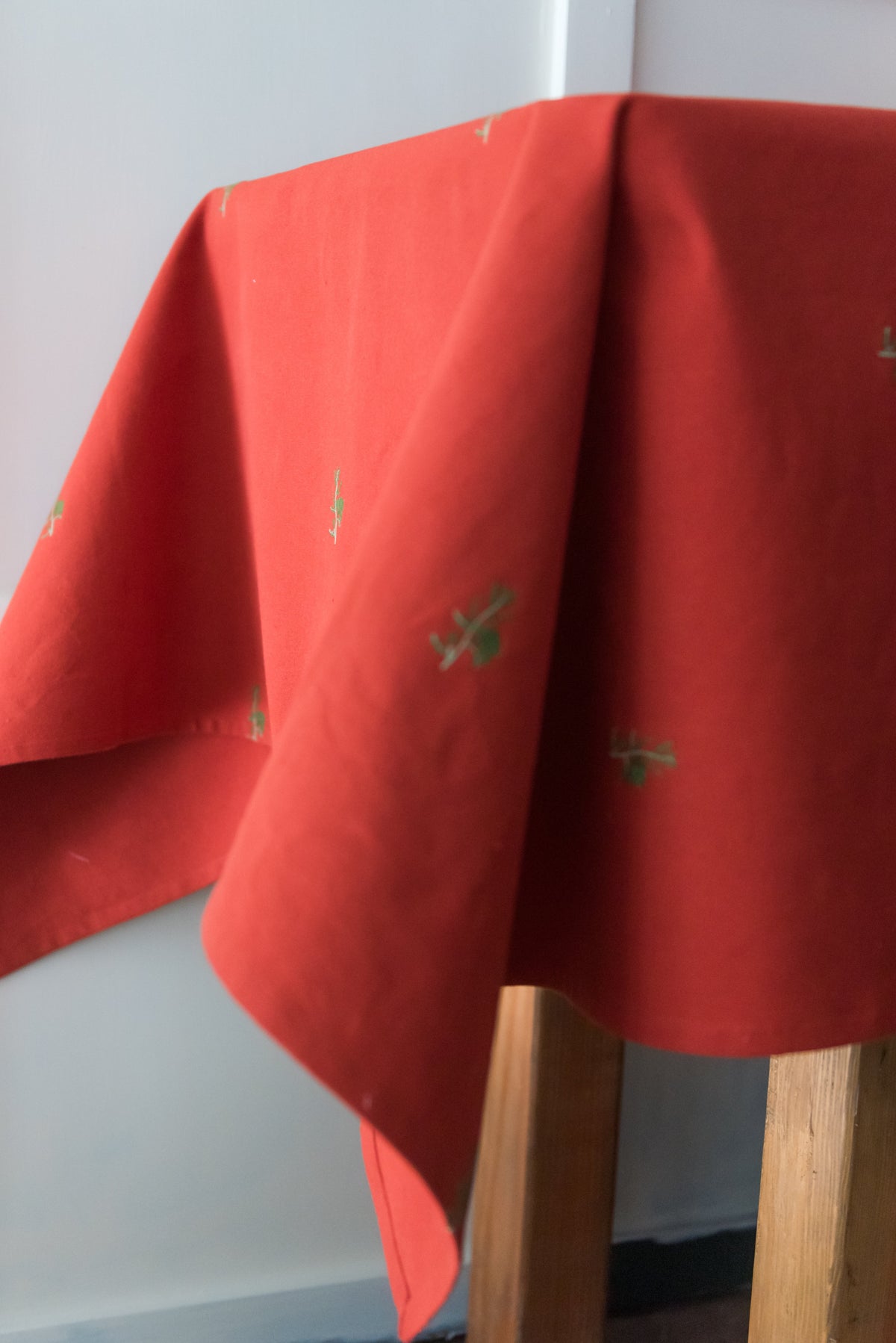 Rust Red and Green Fleur Tablecloth, photo 6 of 7