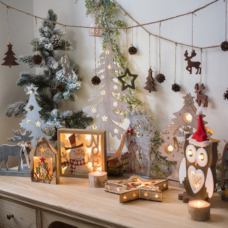 Christmas Desktop Decoration Figurines in Wood