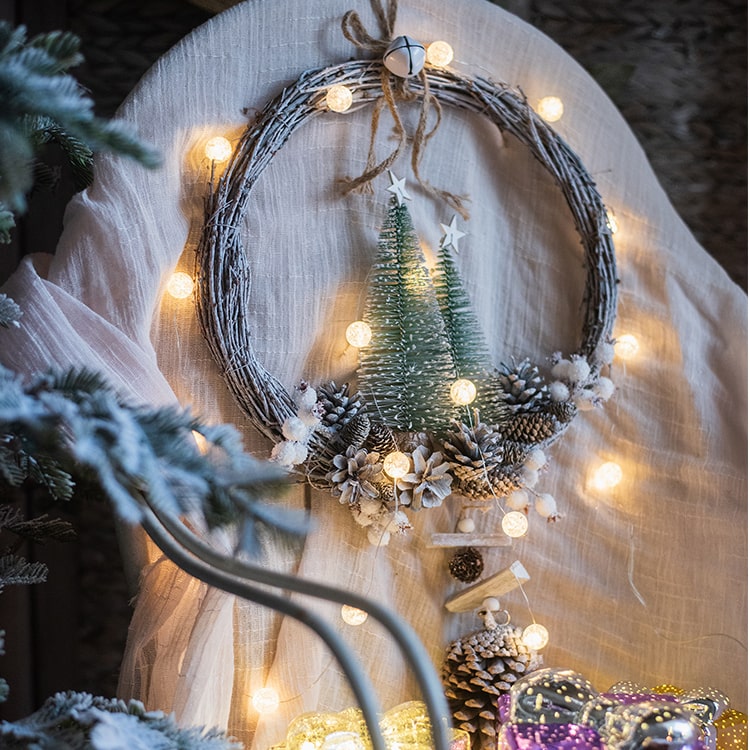 Christmas Wreath Rustic with Hanging Pine Cone