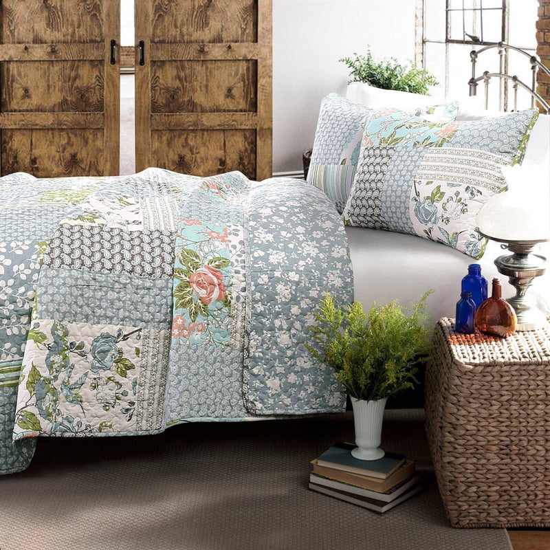 King Size Boho Floral Blue Cotton Lightweight Quilt Set, photo 2 of 3