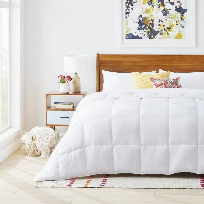 King Size Cozy All Seasons Plush White Polyester Down Alternative Comforter, photo 2 of 5