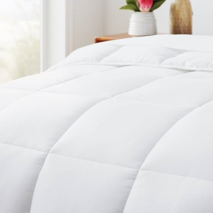 King Size Cozy All Seasons Plush White Polyester Down Alternative Comforter, photo 4 of 5