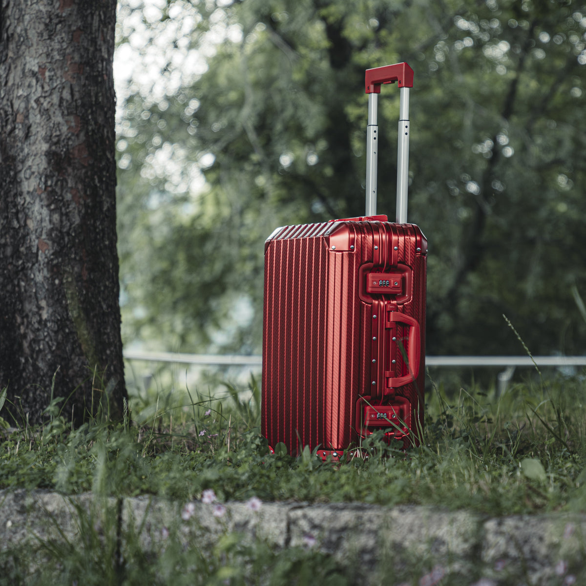 TREVA Aluminum Suitcase Red, photo 14 of 21