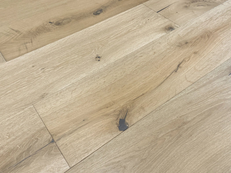 Ladera European Oak Wirebrushed Engineered Hardwood 8.65x0.625" - Silver Tan