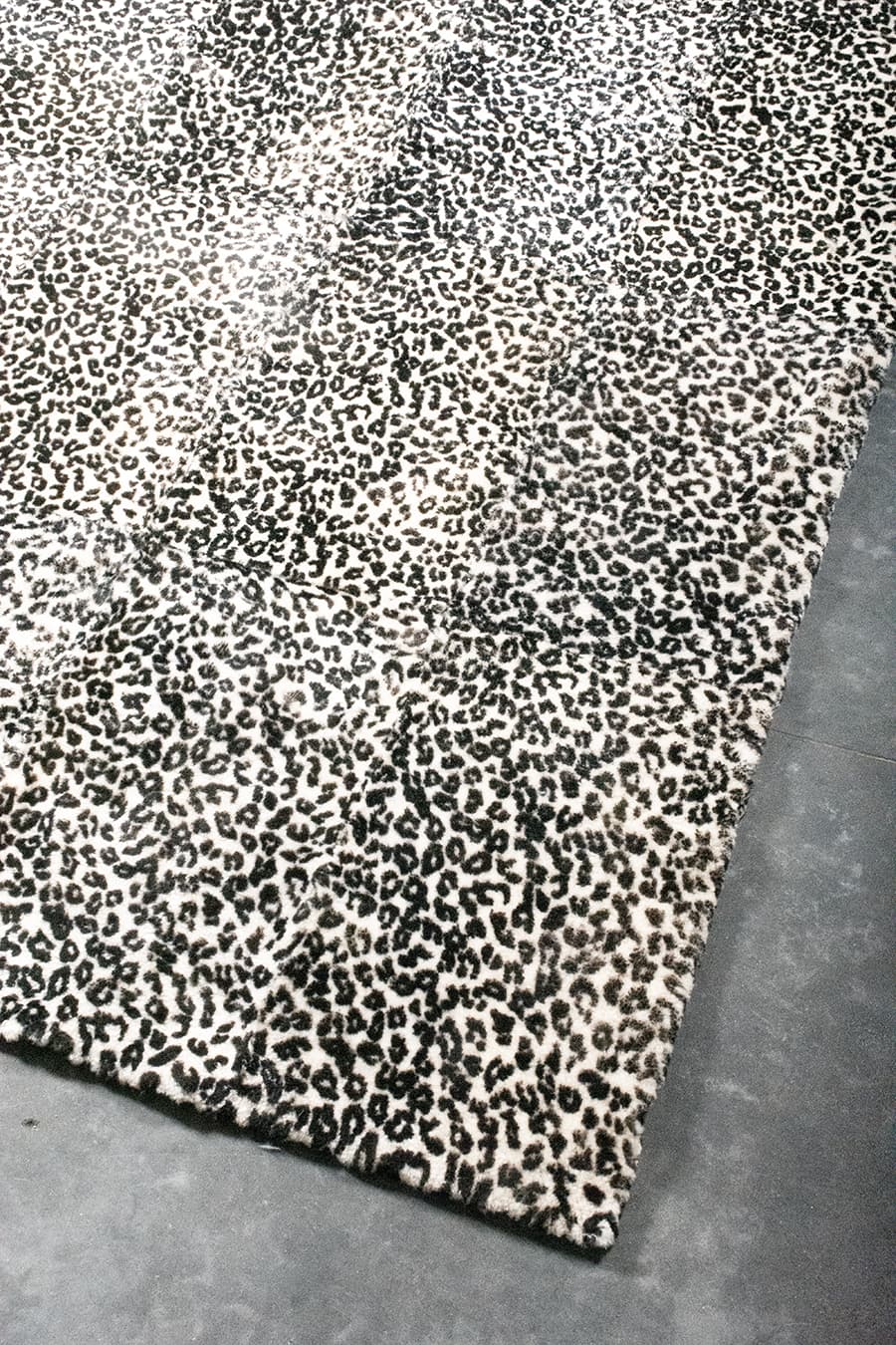 LEOPARD PRINTED – Designer Wool Rug for Modern Interiors, photo 3 of 4