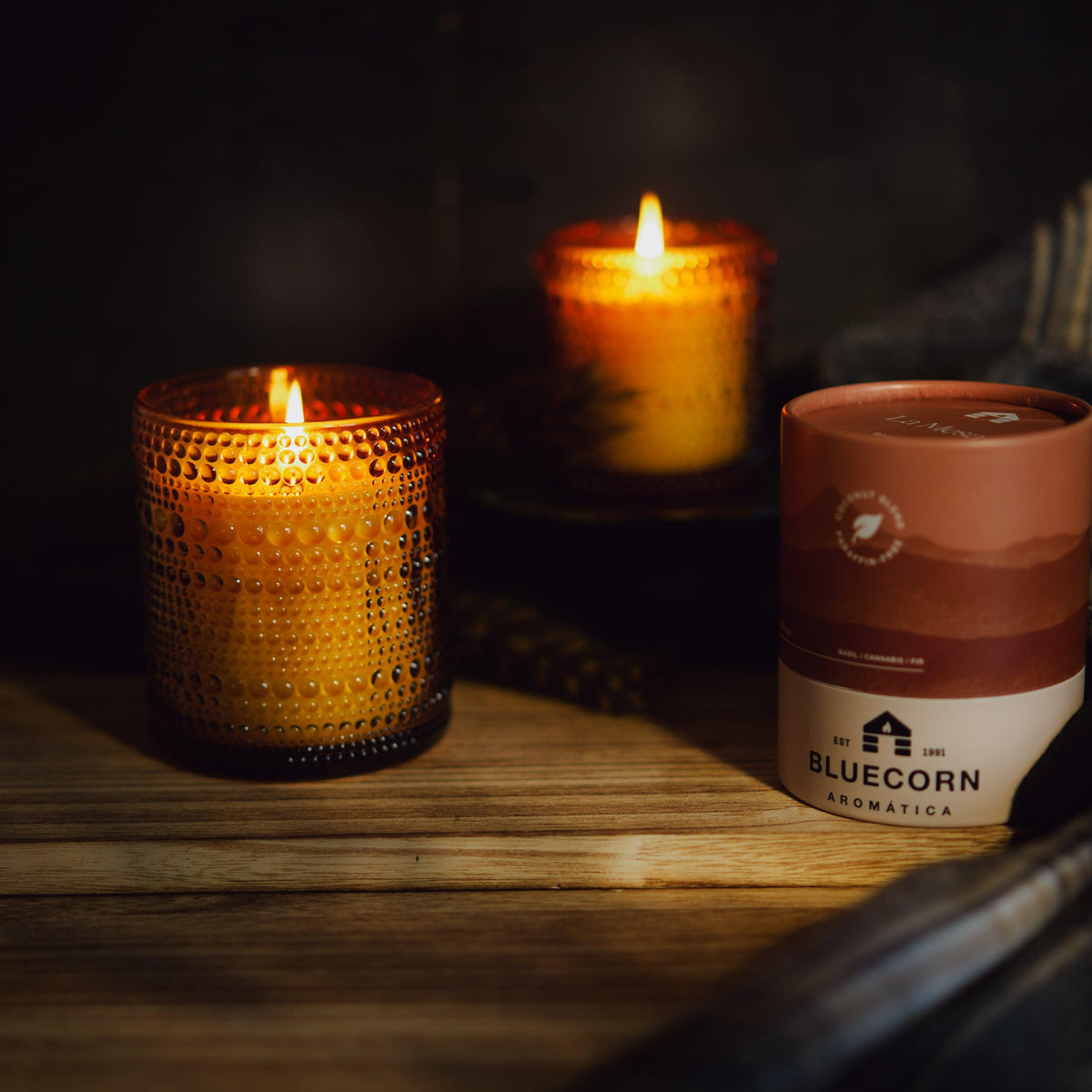 Arroyo Scented Candle - Aromática, installed in a room