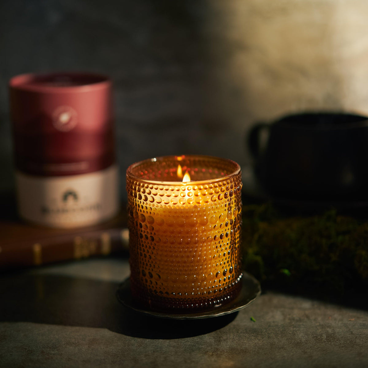 Arroyo Scented Candle - Aromática, installed in a room