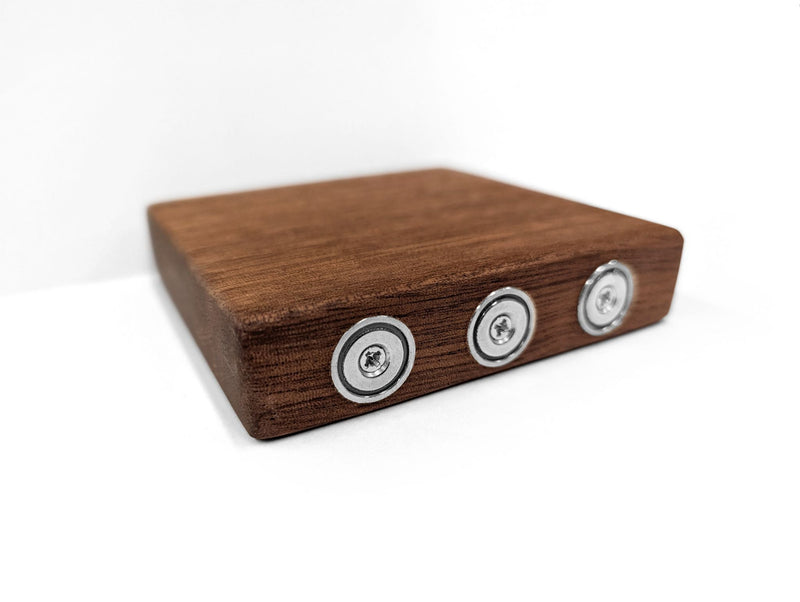 Magnetic Square Shelf in Oak