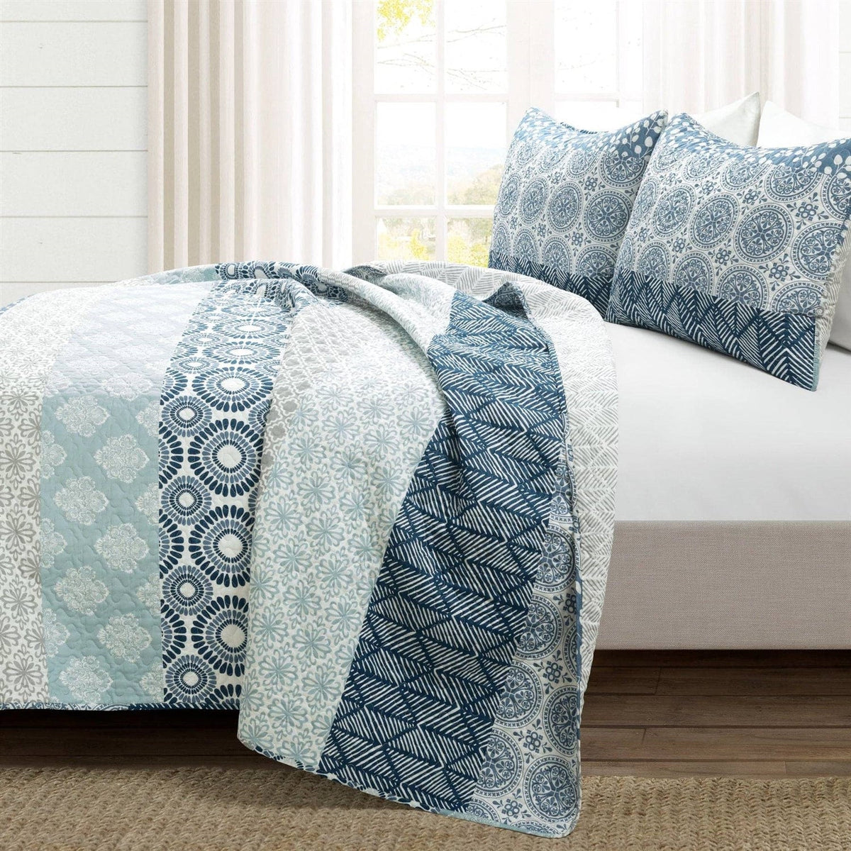 King Size Lightweight 3 Piece Reversible Botanical Blue Damask Quilt Set, photo 2 of 5