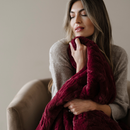 PATTERNED FAUX FUR THROW BLANKETS by Saranoni