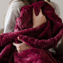 PATTERNED FAUX FUR THROW BLANKETS by Saranoni
