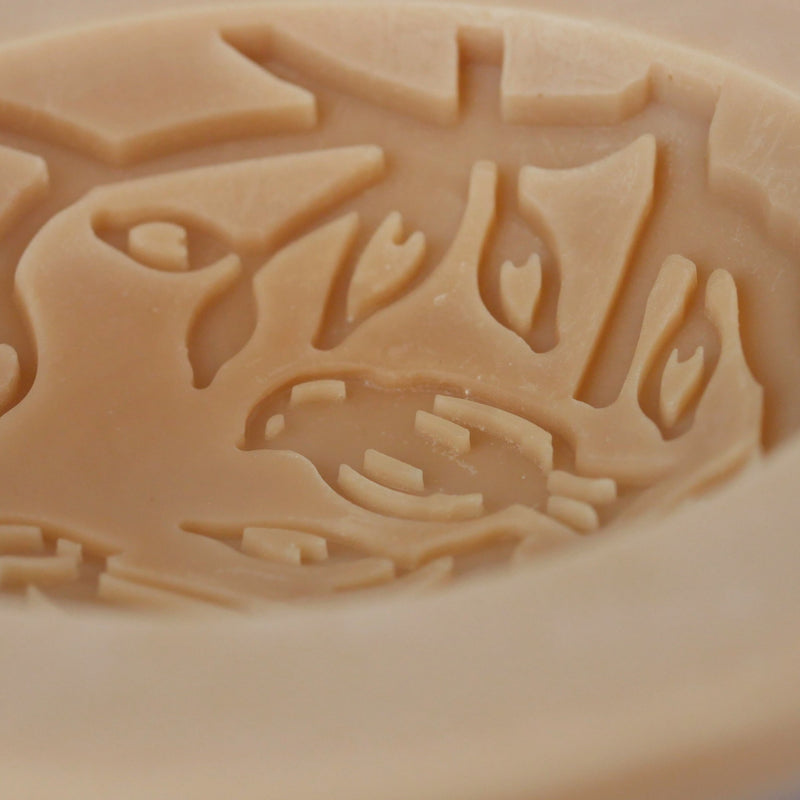 Rustic Woods Scented Vessel - Birds, close-up of the surface