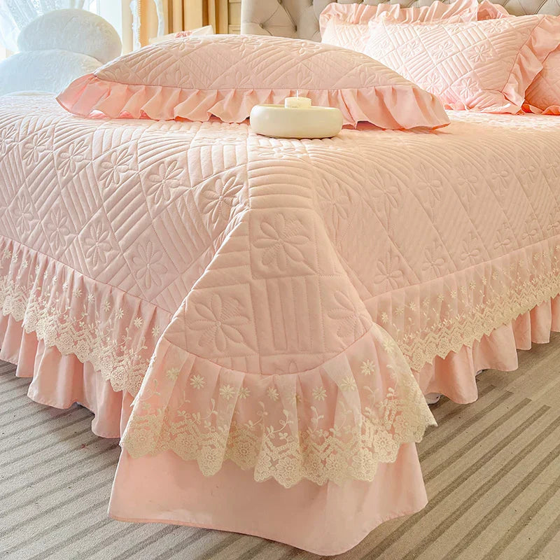 GobekUsa Lace Ruffles Quilted Bedspread Set with Pillowcases, photo 2 of 7