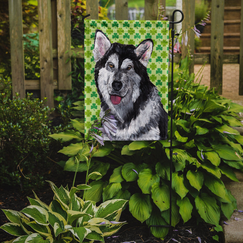 Alaskan Malamute St. Patrick's Day Shamrock Flag Garden Size SC9493GF