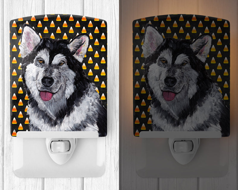 Alaskan Malamute Candy Corn Halloween_x000B_ Ceramic Night Light SC9496CNL