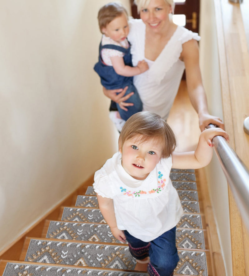 Stair Treads Rug 9"x28" Traditional Collection | Beige & White