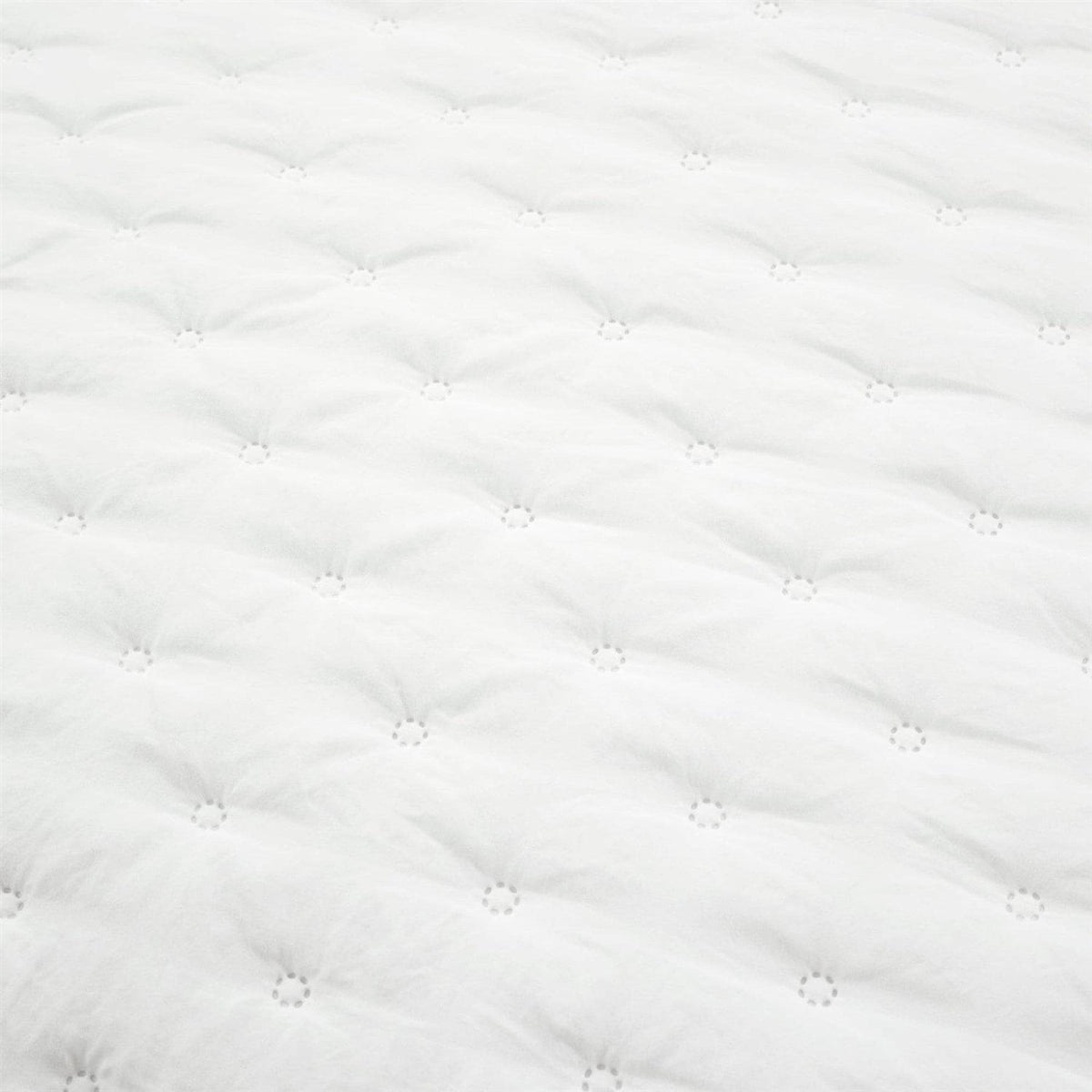 Full/Queen Lightweight White Ruffle Reversible Oversized 3 Piece Quilt Set, photo 3 of 4