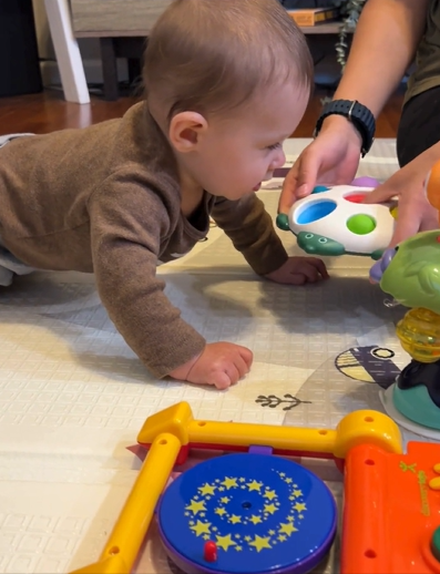 6-12 MONTHS INFANT PLAY PACK - WELCOME TO THE WORLD