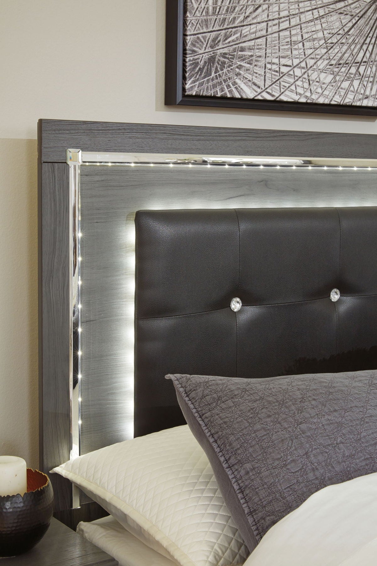 Lodanna - Upholstered Panel Headboard, photo 5 of 7