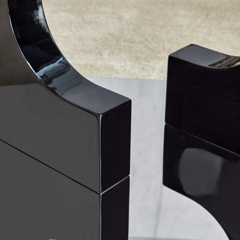 A rectangular modern and fashionable coffee table with tempered glass tabletop and black MDF legs. Suitable for living room.47.2"x25.5"x18"