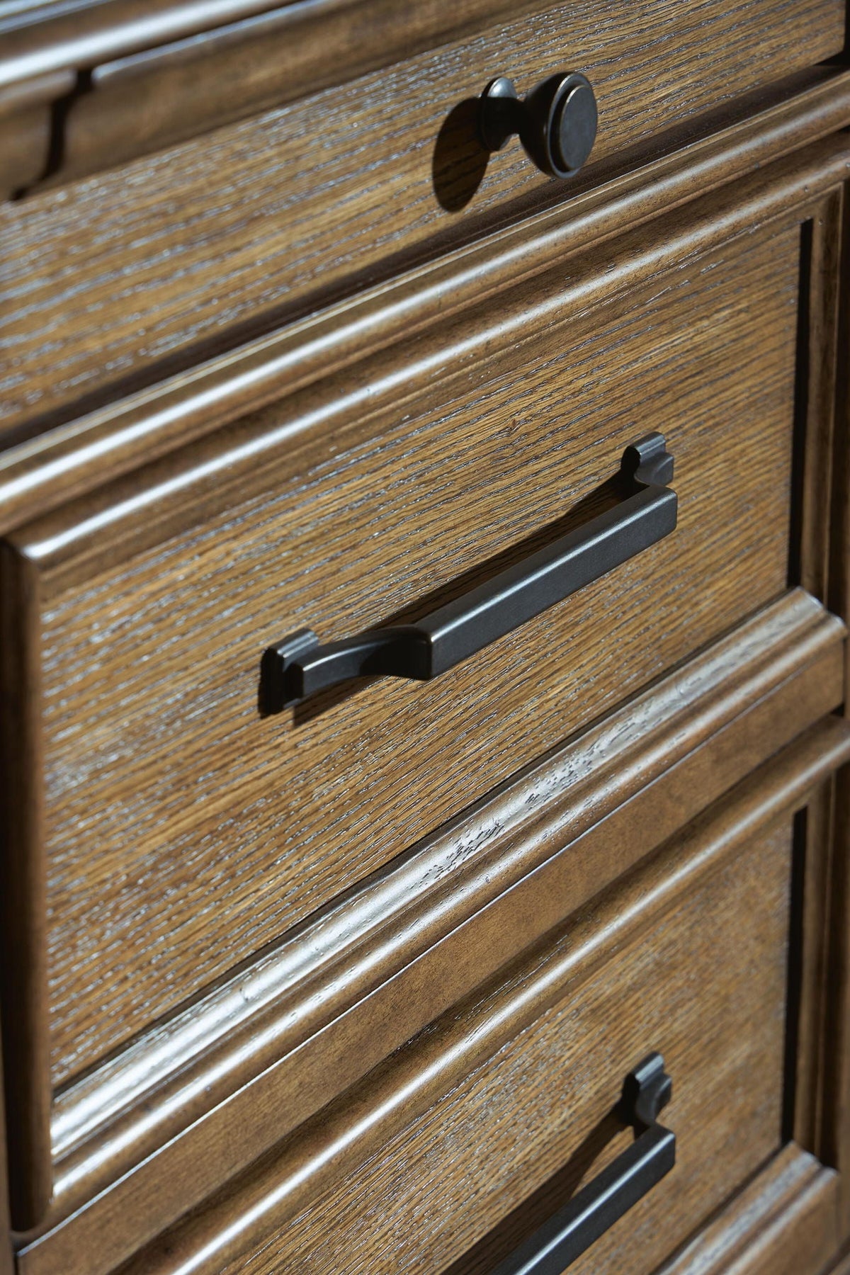 Karallin - Seven Drawer Chest - Medium Brown, photo 4 of 6