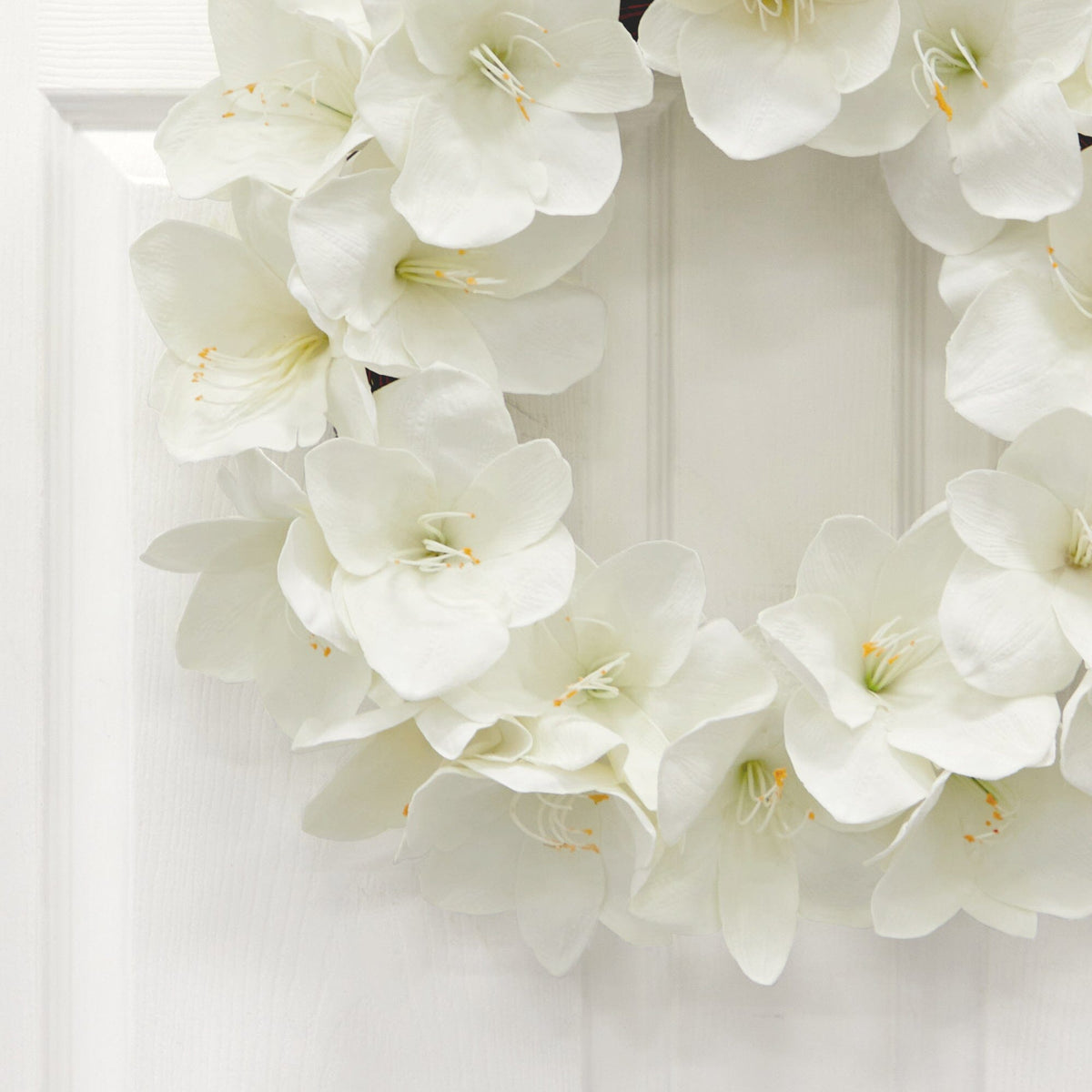 24” Amaryllis Artificial Wreath, photo 2 of 3
