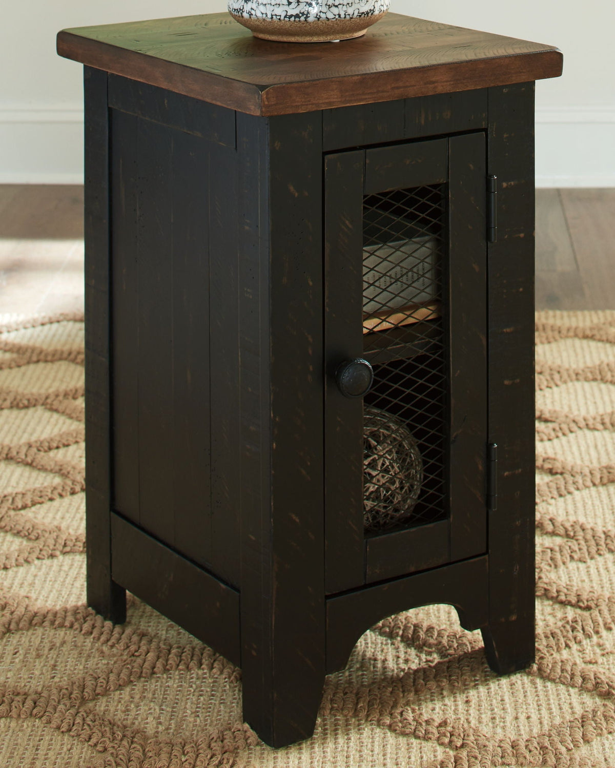 Valebeck - Chair Side End Table - Black / Brown, photo 5 of 7