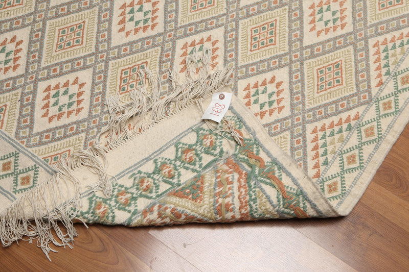 4'4" x 6'Hand Woven 100% wool Flat Pile area rug Ivory