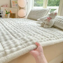 GobekUsa Cozy Faux Rabbit Fur Quilted Mattress: Super Soft Warm Tatami Mat for Home