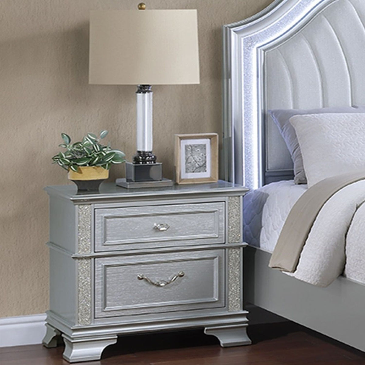 3 Piece Bedroom Set With Elegant Bed, 2 Nightstands, photo 6 of 7