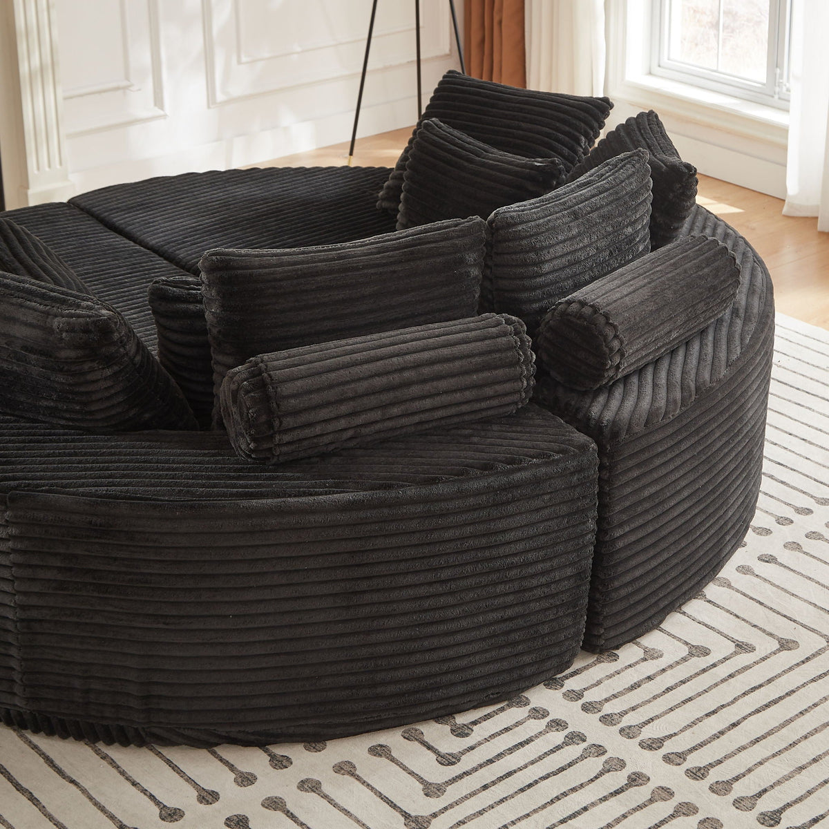 Round Oversized Sofa Bed With 5 Throw Pillows, photo 28 of 31