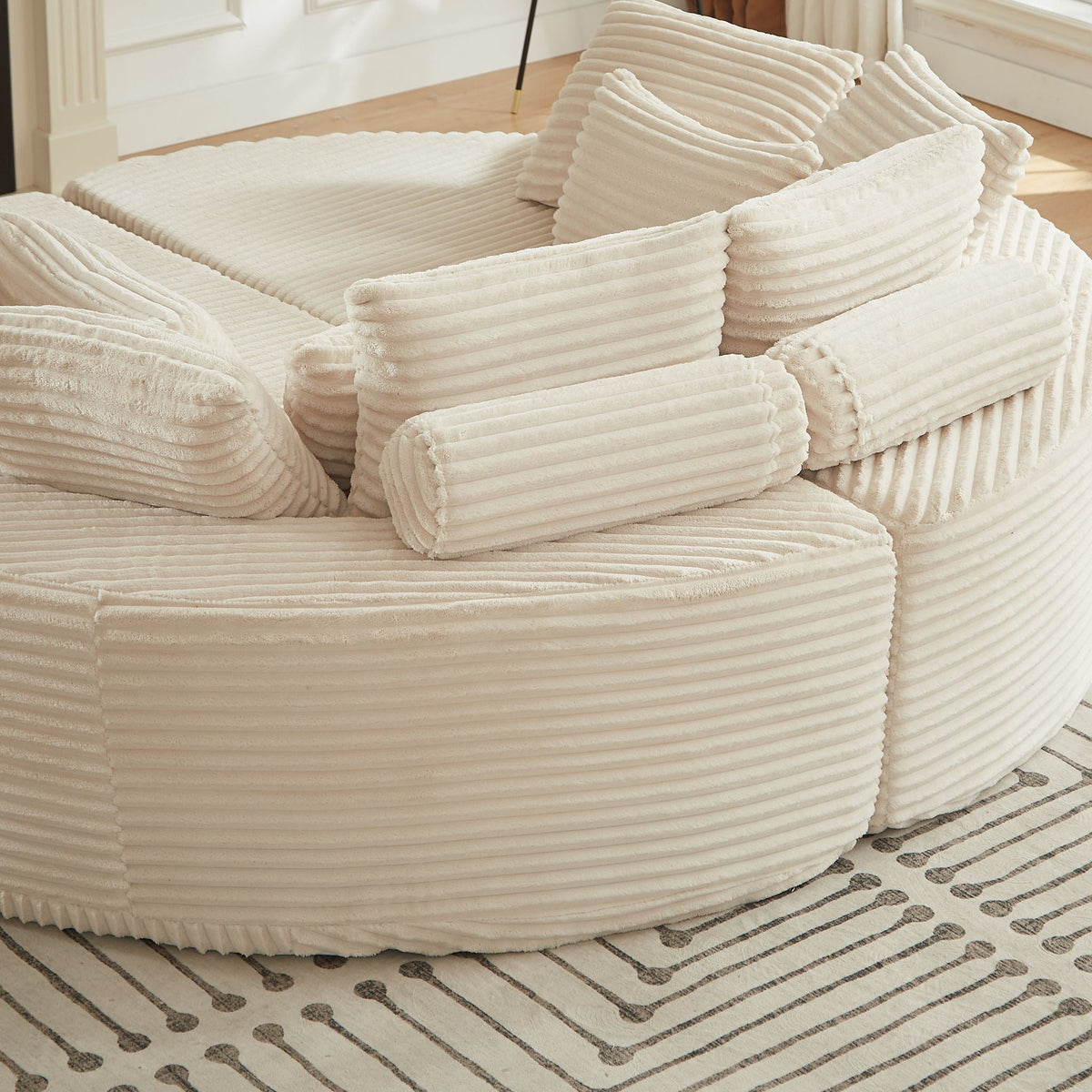 Round Oversized Sofa Bed With 5 Throw Pillows, photo 30 of 31