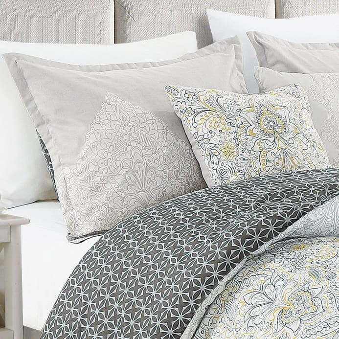 Floral Jacquard Modern Creame Comforter