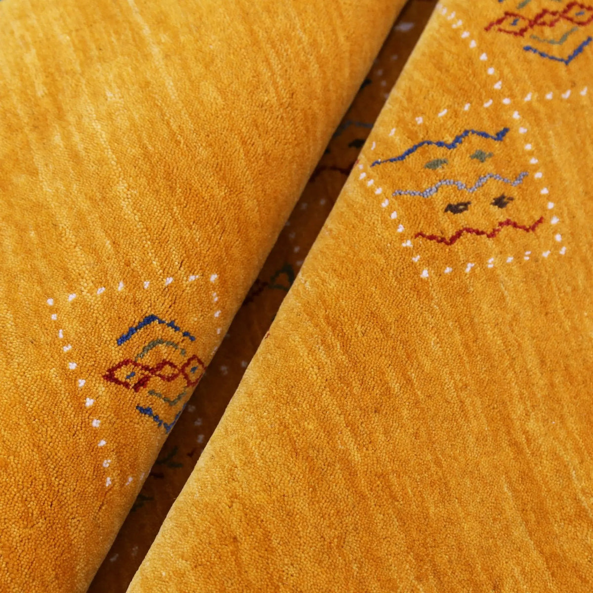 Hand Loomed Premium Wool Area Rug with Elegant Gold Center Pattern Artisanal Style, photo 6 of 12