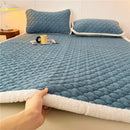 GobekUsa Antibacterial Milk Velvet Mattress, Thick & Warm with Anti-Slip Straps