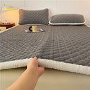 GobekUsa Antibacterial Milk Velvet Mattress, Thick & Warm with Anti-Slip Straps