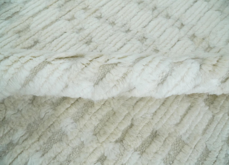 Hand carved Ivory Traditional Geometrical Pattern Hand Knotted 7.10x9.8 Wool Area Rug