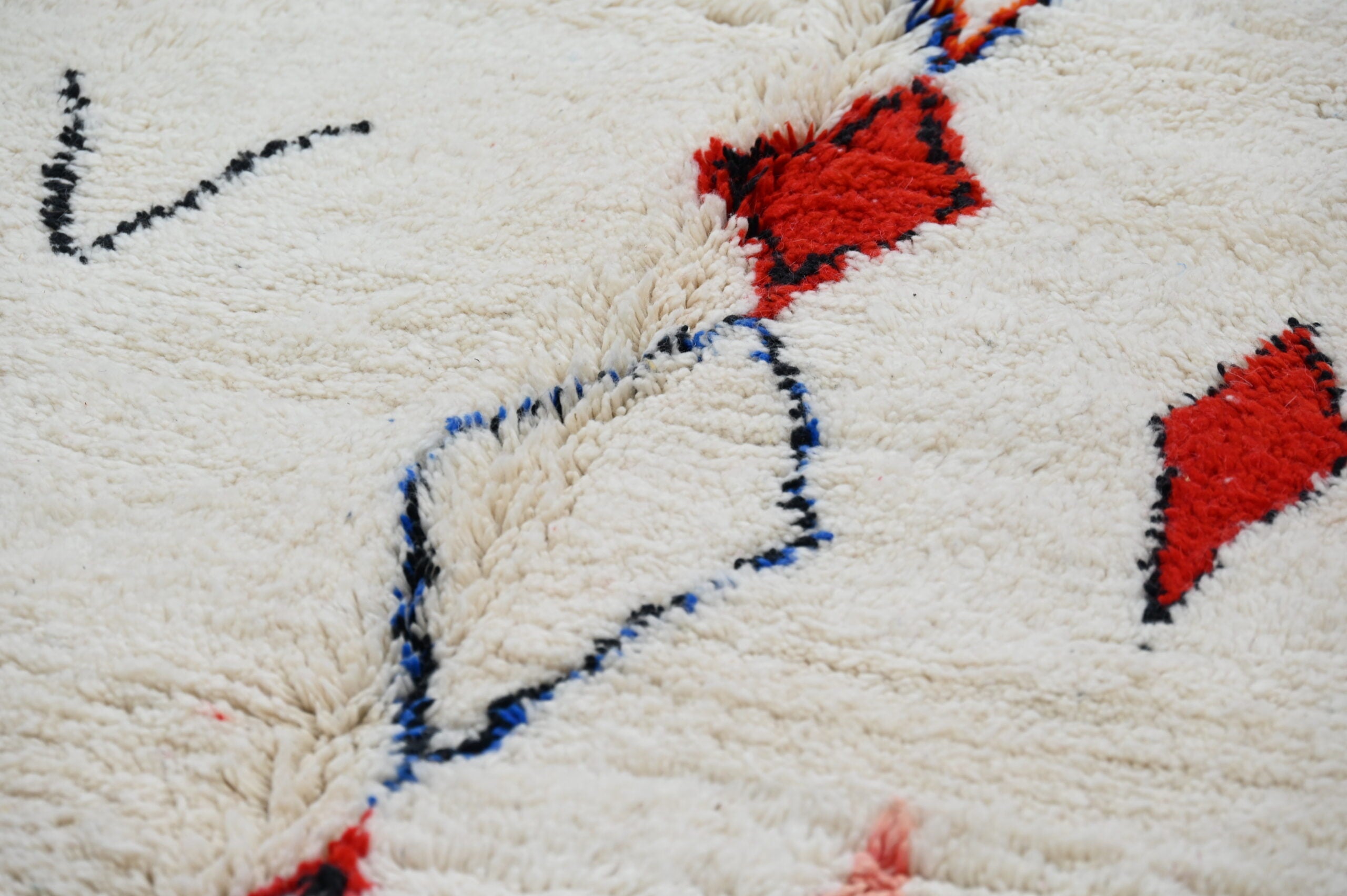 Handmade Moroccan Azilal Rug - 285x220 cm