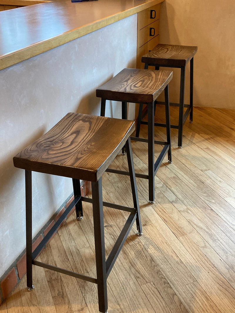 Set of 4 Saddle Stools, Reclaimed Wood Bar Stools, Counter Height Stools, Industrial Metal Stools, Sleek Bar Stools, Vintage style