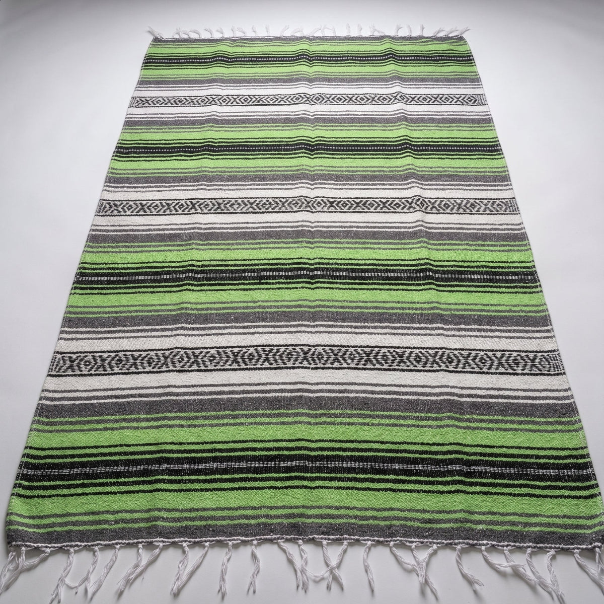 Bright Green Mexican Falsa Blanket, photo 4 of 5