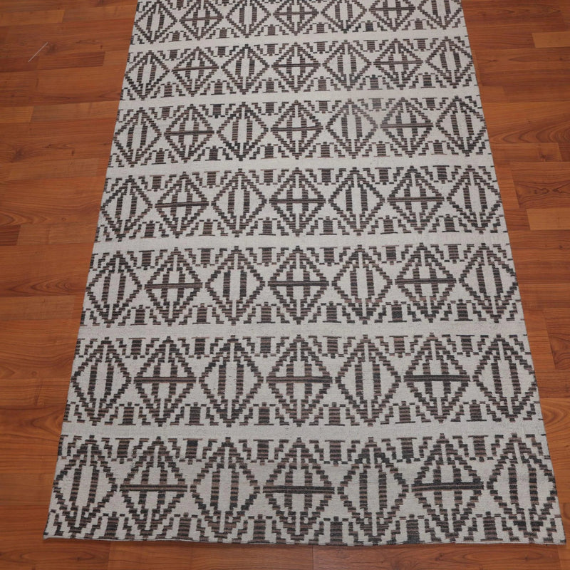 5' x 7' Handmade Geometric Graphic Wool Modern Flatweave Area Rug Beige