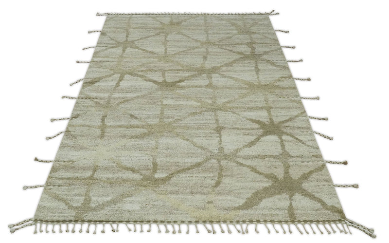 Modern Geometrical 5.3x7.8 Ivory and Beige Hand Knotted wool area rug