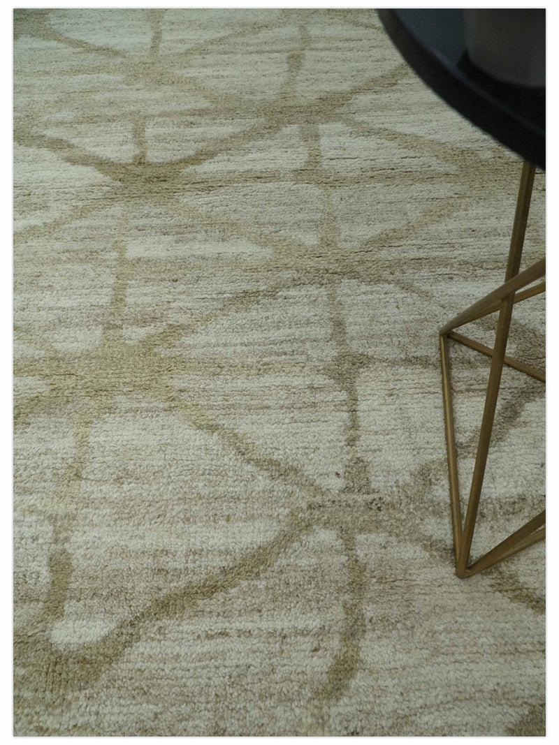 Modern Geometrical 5.3x7.8 Ivory and Beige Hand Knotted wool area rug