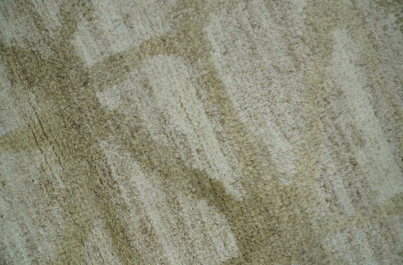 Modern Geometrical 5.3x7.8 Ivory and Beige Hand Knotted wool area rug