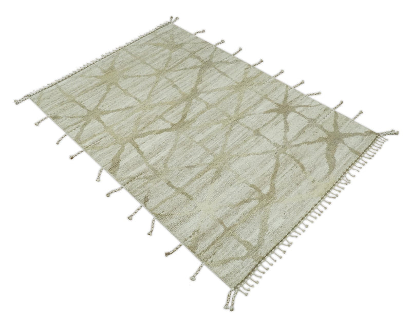 Modern Geometrical 5.3x7.8 Ivory and Beige Hand Knotted wool area rug